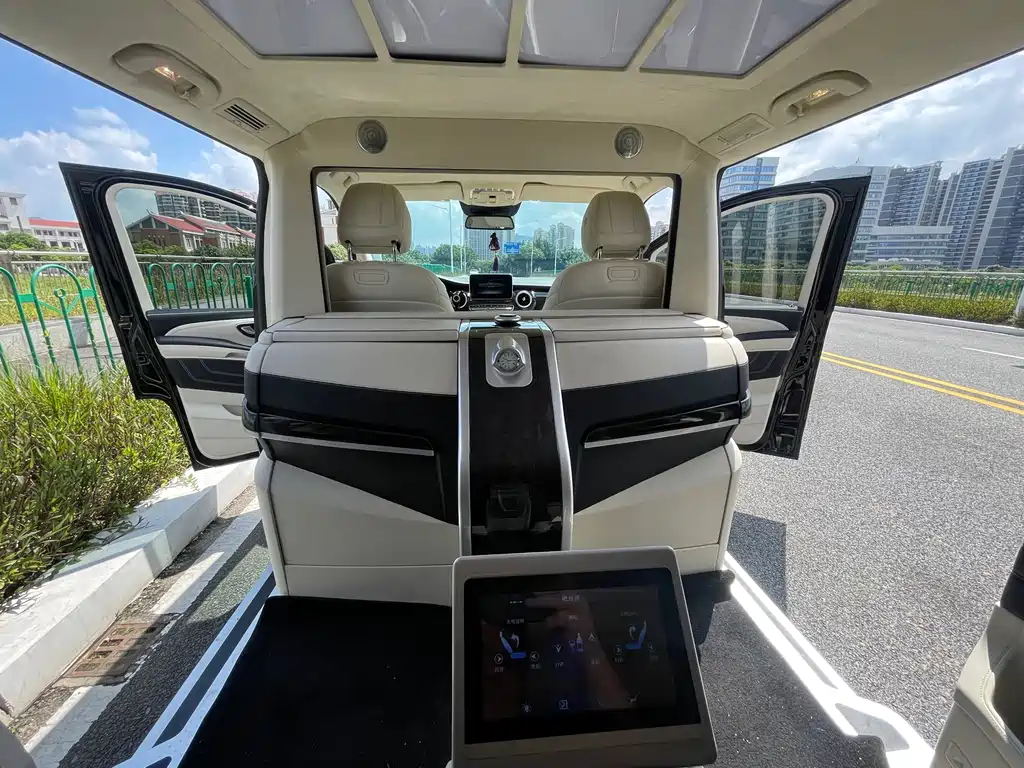 Mercedes-Benz V-Class 2019 — фото 12
