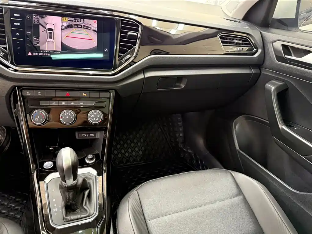 Volkswagen T-Roc 2023 — фото 12