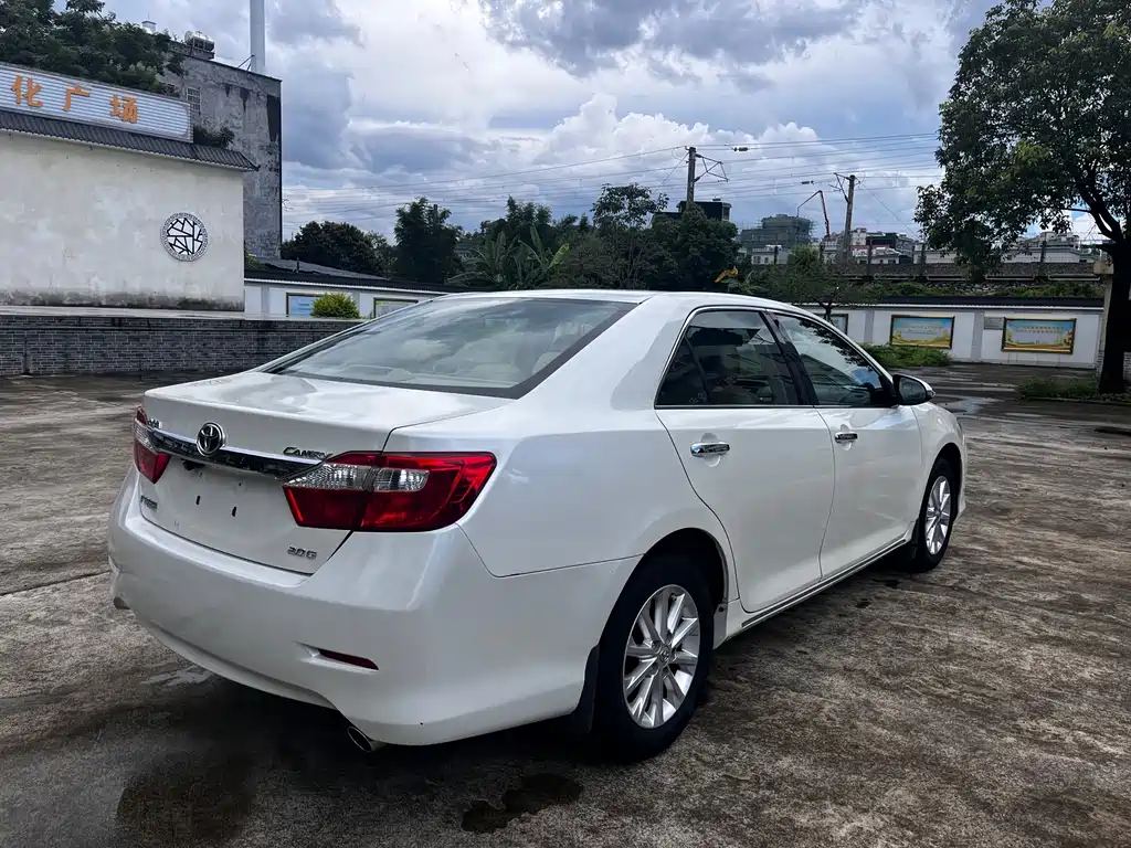 Toyota Camry 2014 — фото 6