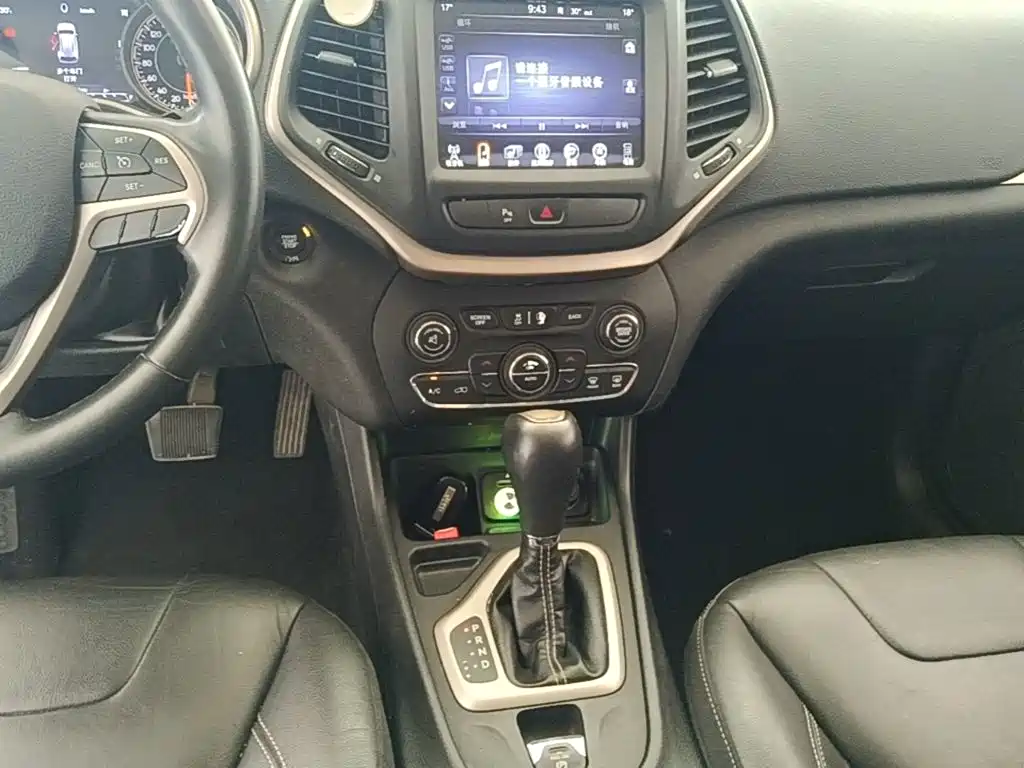 Jeep Cherokee 2018 — фото 14