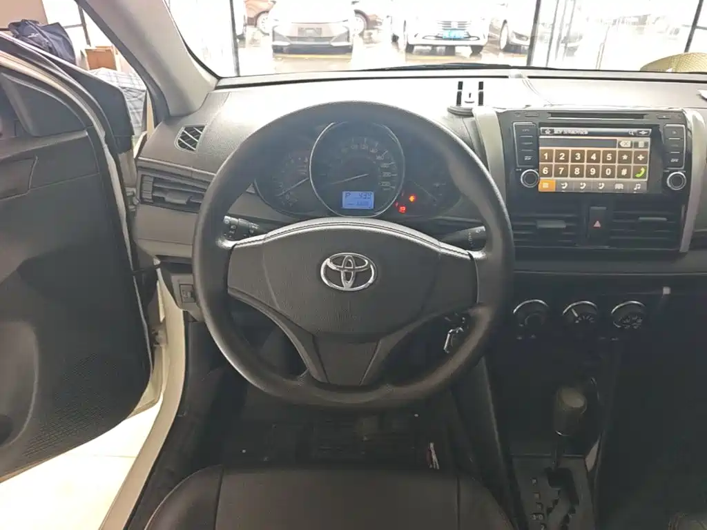 Toyota Vios 2015 — фото 11