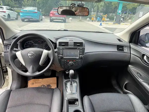 Nissan Tiida 2014