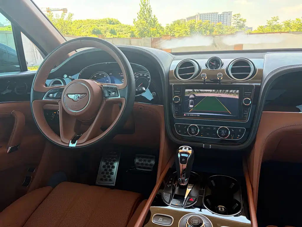 Bentley Bentayga 2018 — фото 11