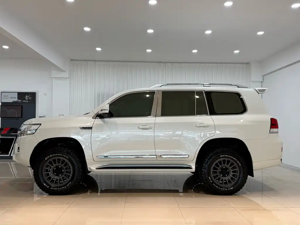 Toyota Land Cruiser 2018 — фото 3