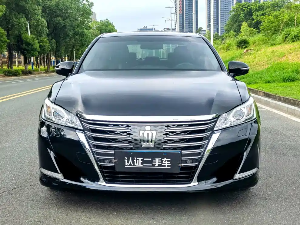 Toyota Crown 2017 — фото 2