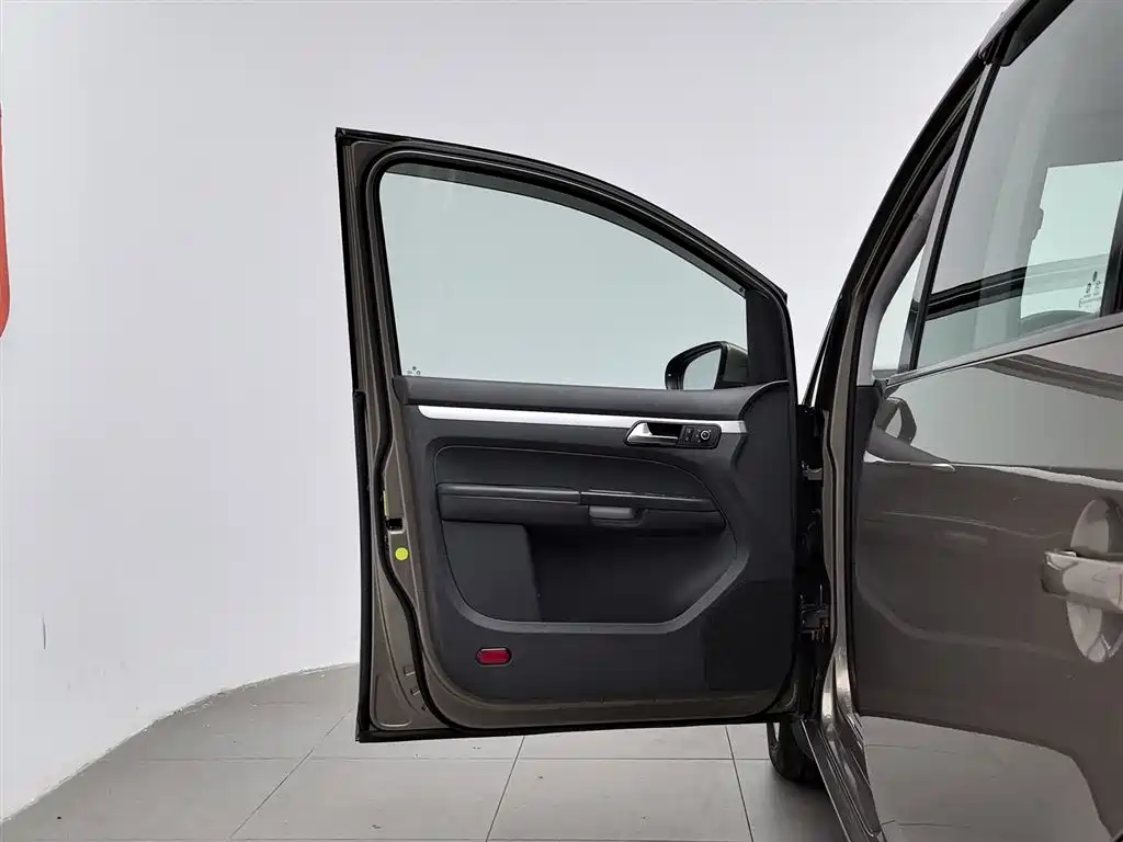Volkswagen Touran 2015 — фото 8
