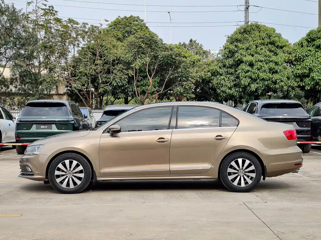Volkswagen Sagitar 2016