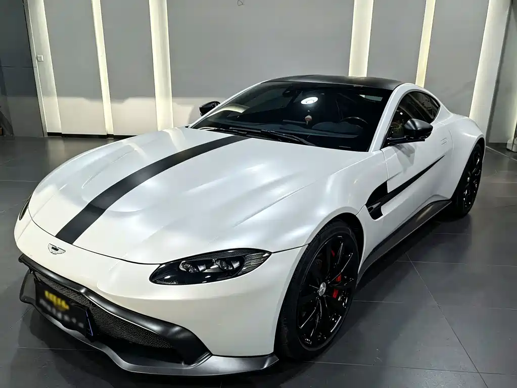 Aston Martin V8 Vantage 2019 — фото 1