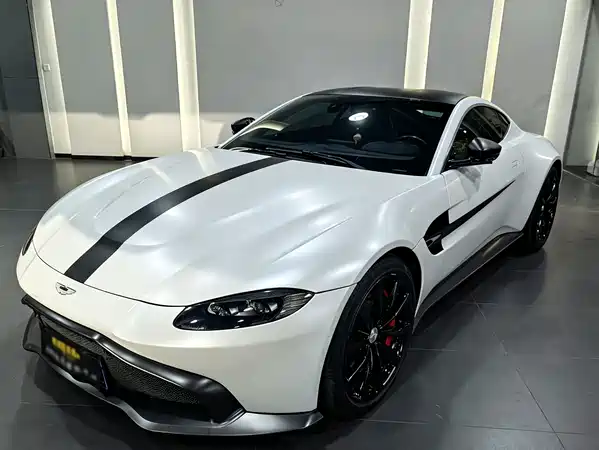 Aston Martin V8 Vantage 2019