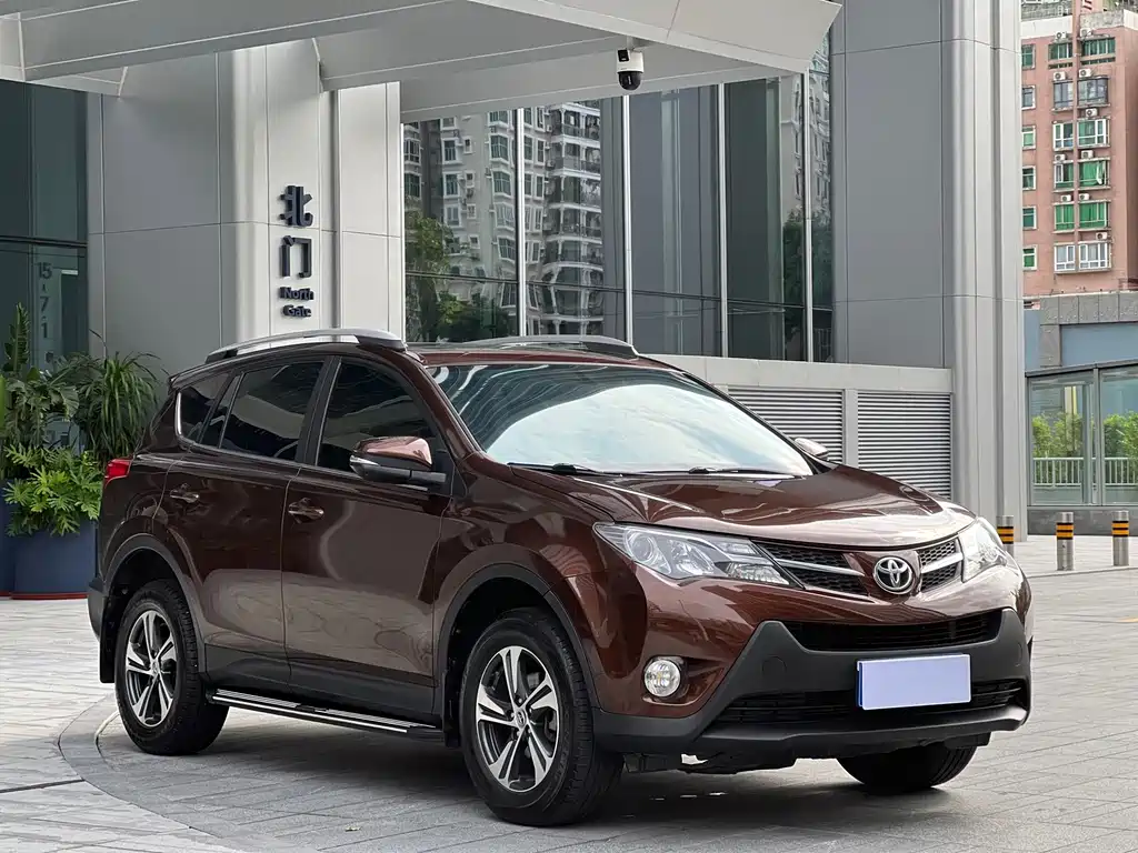 Toyota RAV4 2015 — фото 2