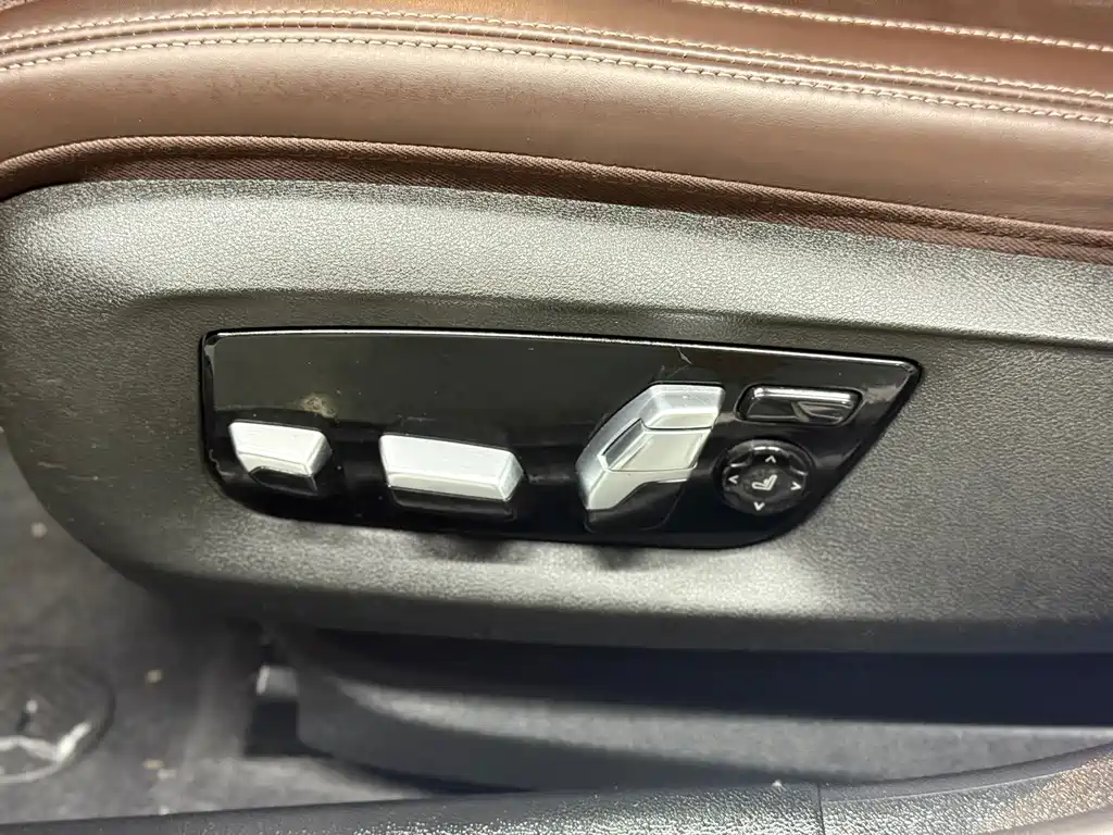 BMW 5 Series New Energy 2020 — фото 15