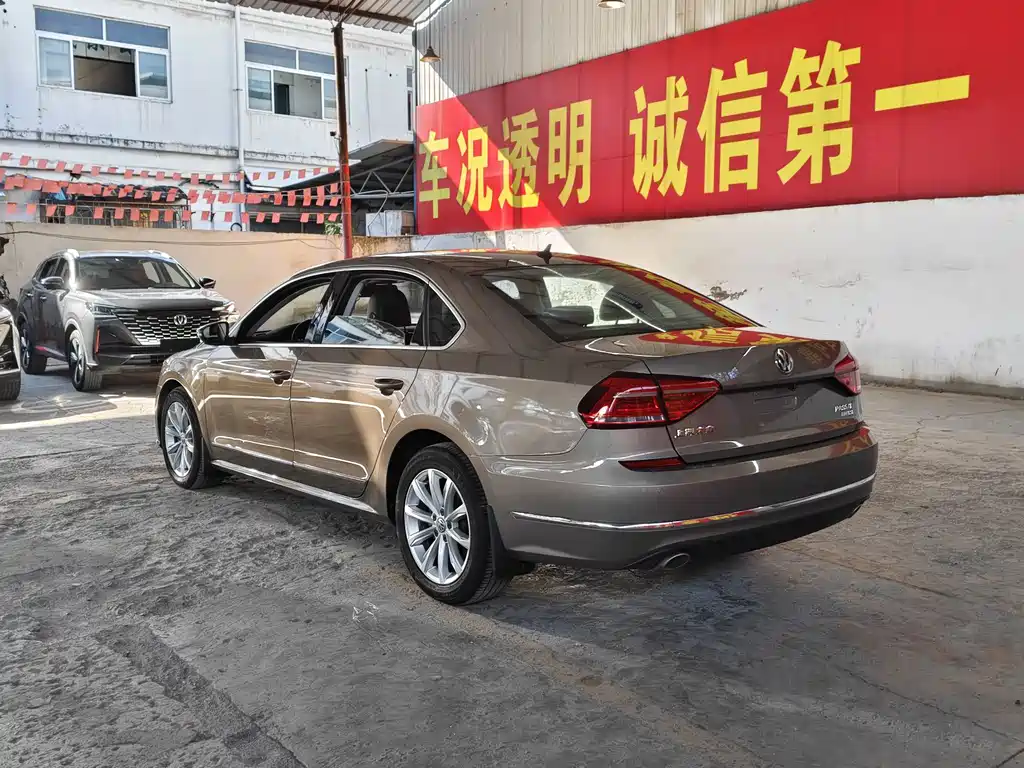 Volkswagen Passat 2017 — фото 11