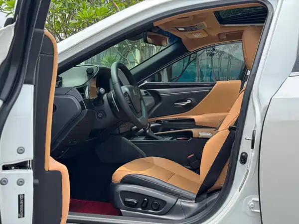 Lexus ES 2024