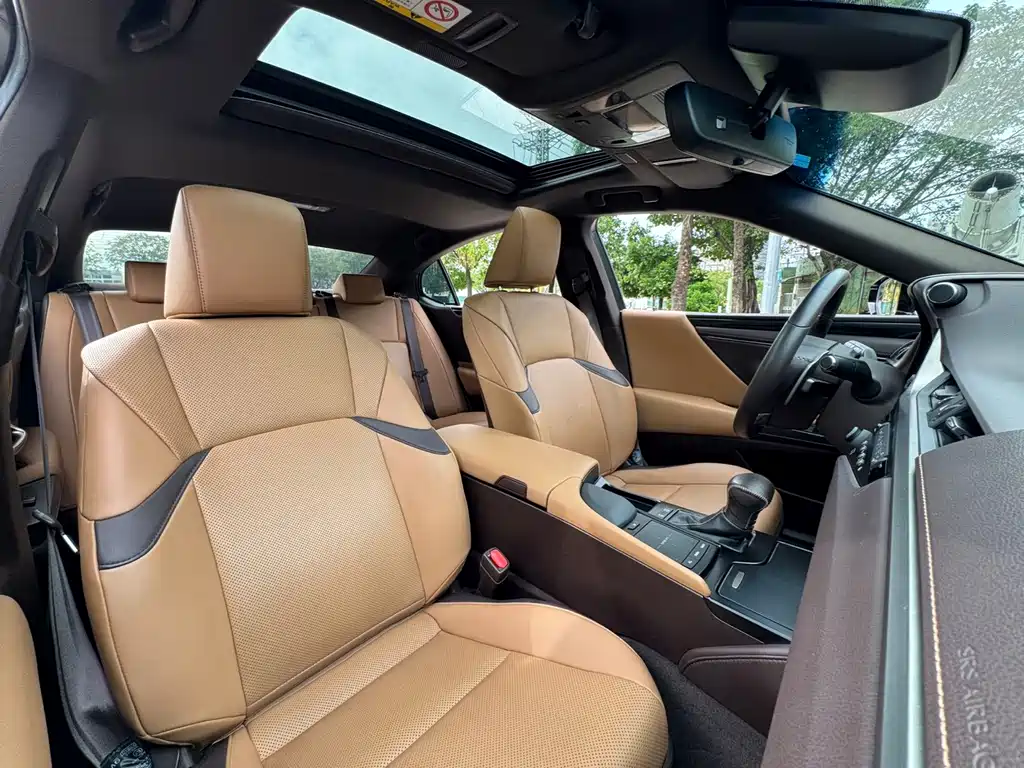 Lexus ES 2019 — фото 10