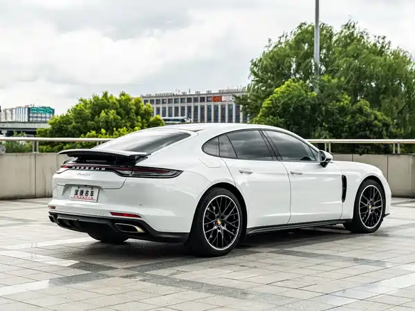 Porsche Panamera 2023