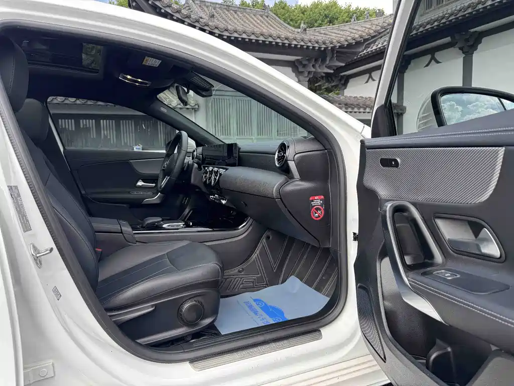 Mercedes-Benz A-Class 2023 — фото 9