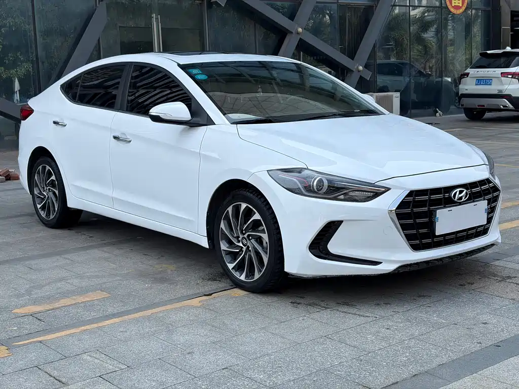Hyundai Elantra 2020 — фото 3