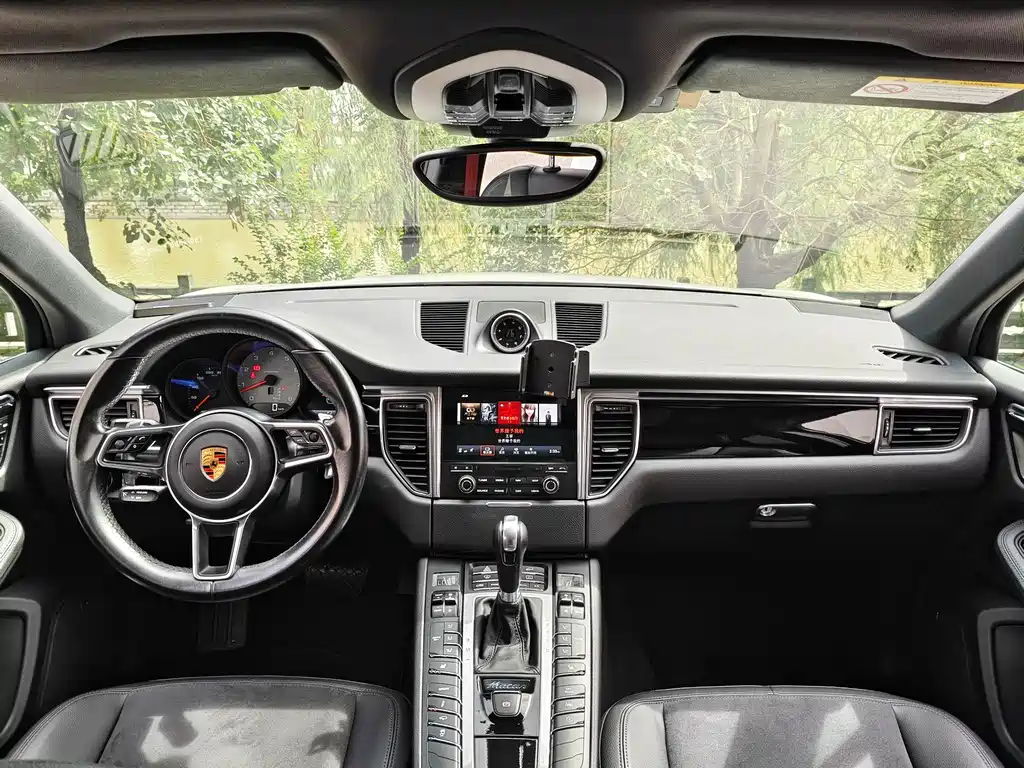 Porsche Macan 2018 — фото 6