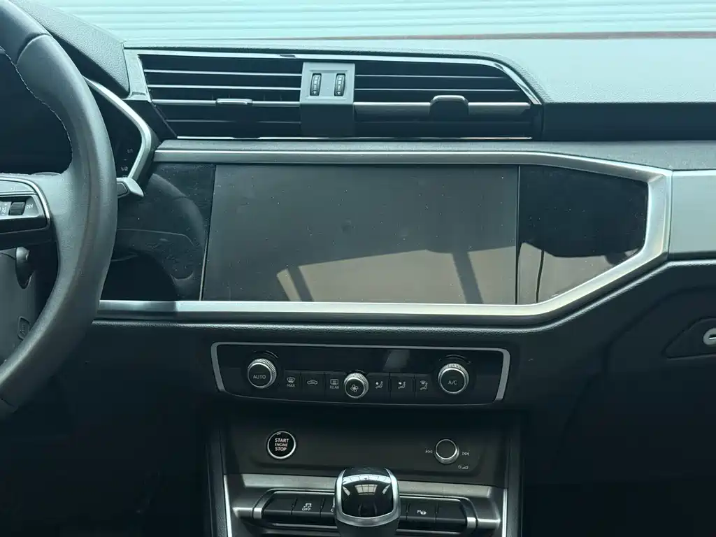 Audi Q3 2023 — фото 16