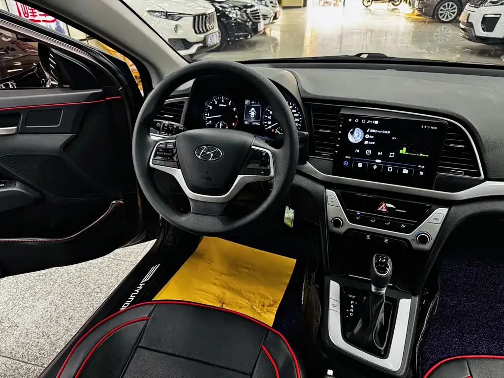 Hyundai Elantra 2016 — фото 13