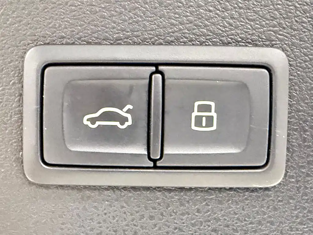 Audi Q2L 2022 — фото 22