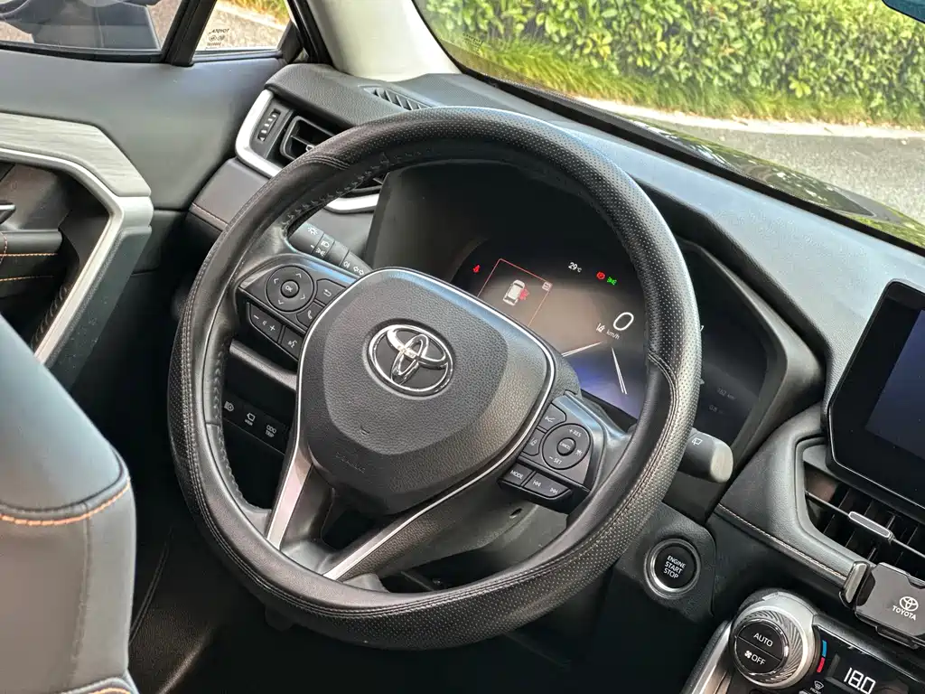 Toyota RAV4 2025 — фото 14