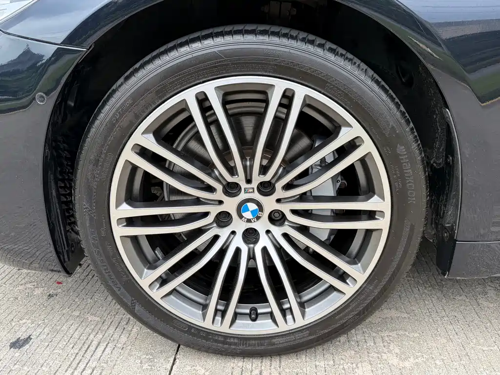 BMW 5 Series 2018 — фото 21