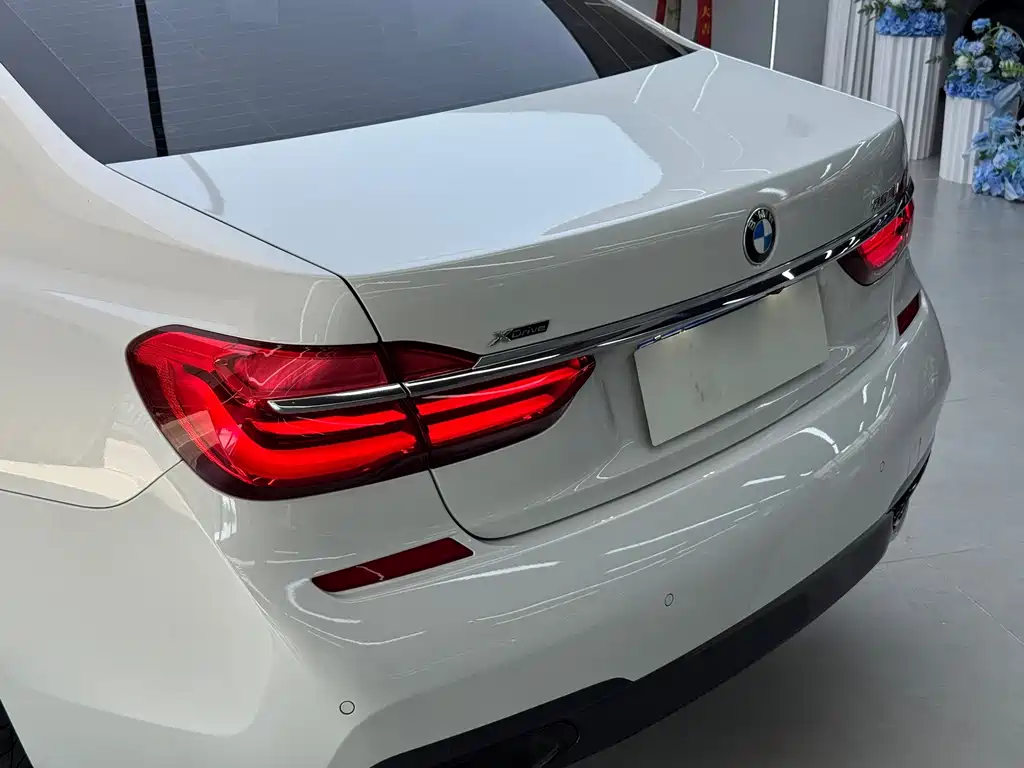 BMW 7 Series 2017 — фото 17