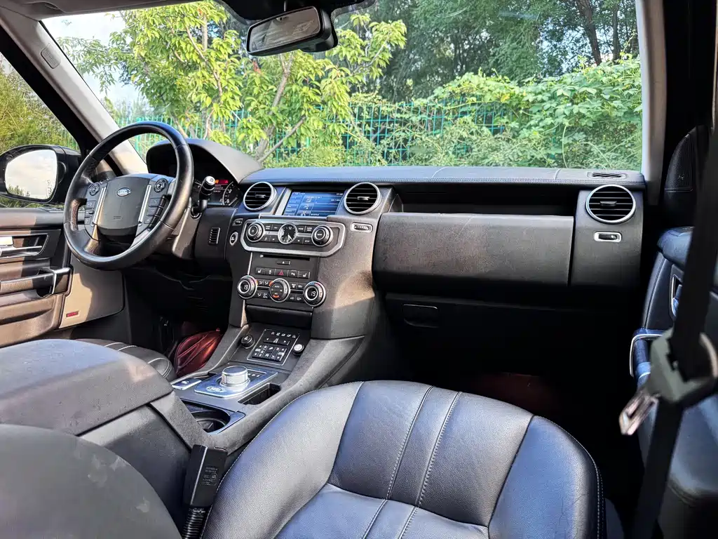 Land Rover Discovery 2014 — фото 11