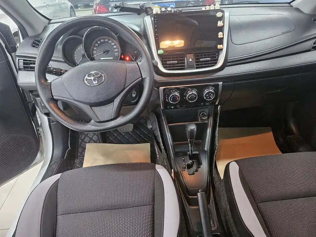 Toyota Yaris L 2020 — фото 9