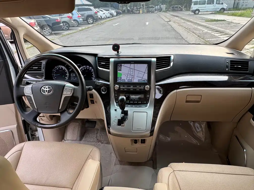 Toyota Alphard 2012 — фото 18