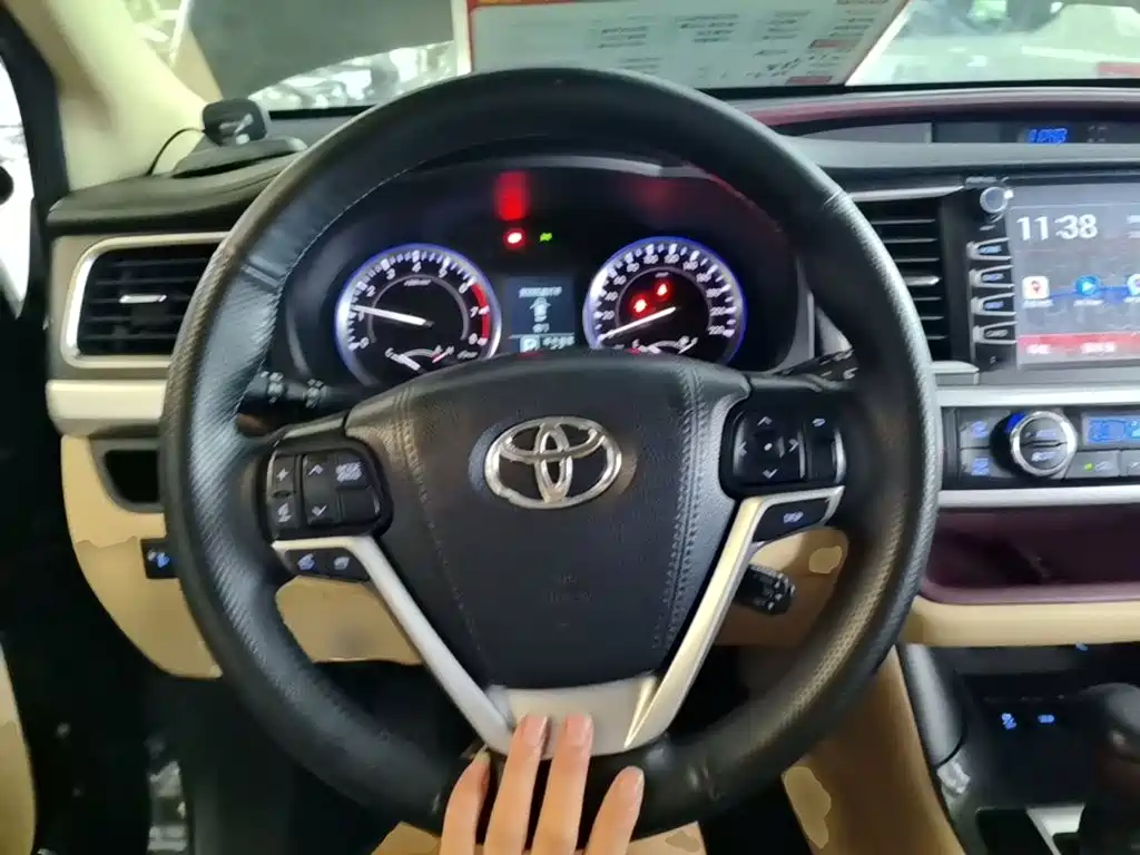 Toyota Highlander 2016 — фото 11