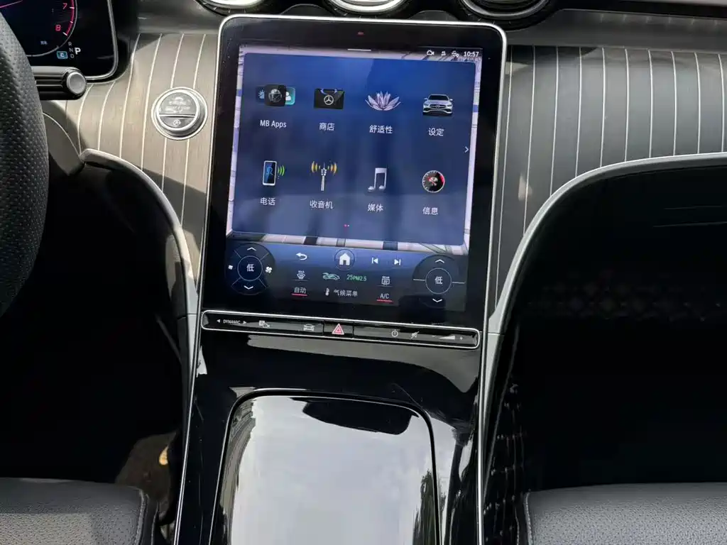 Mercedes-Benz C-Class 2023 — фото 12