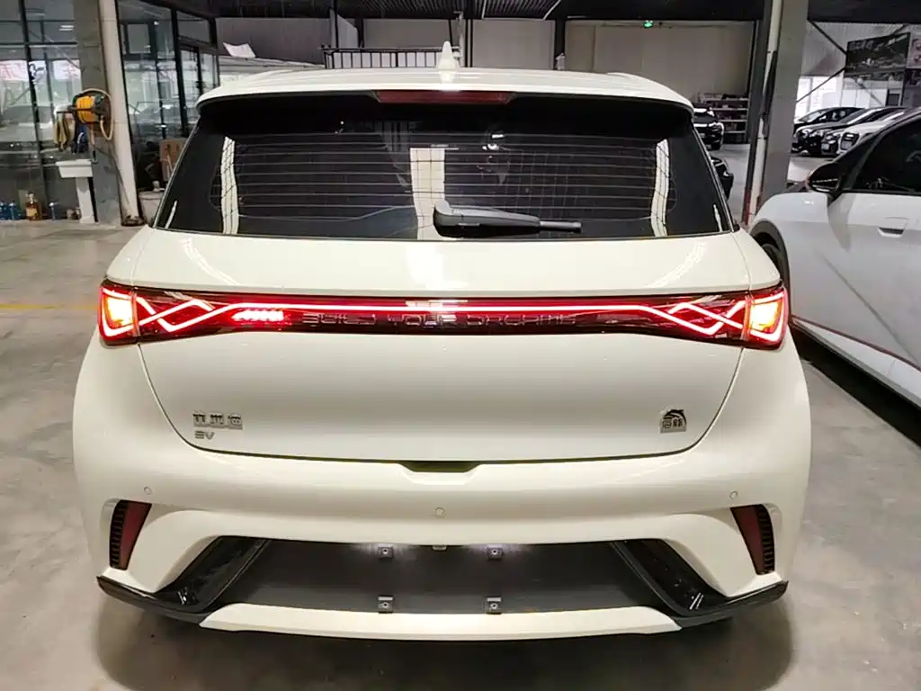 BYD Dolphin 2023