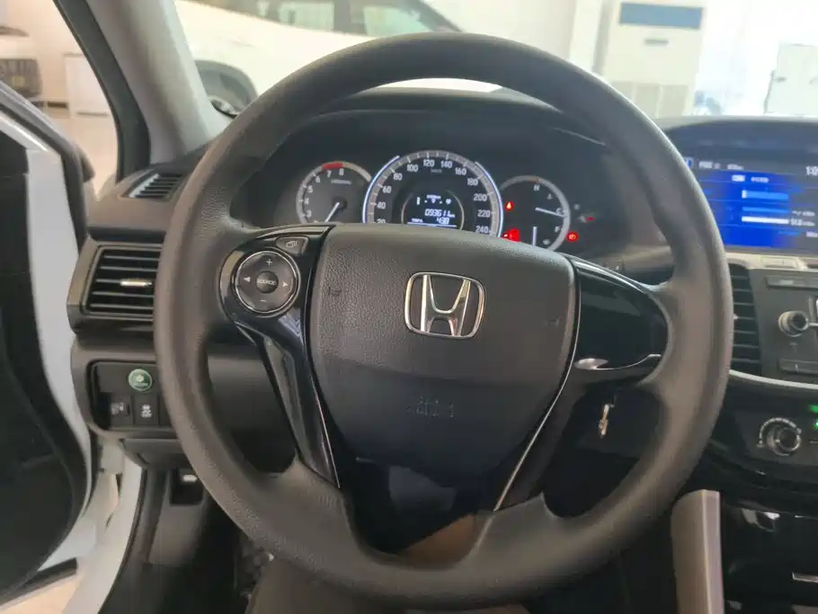 Honda Accord 2018 — фото 15