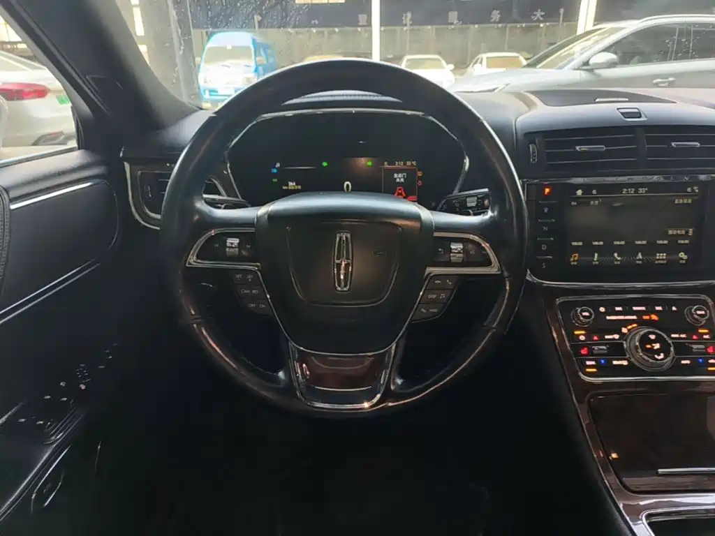 Lincoln Continental 2018 — фото 11