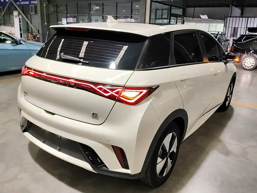 BYD Dolphin 2023