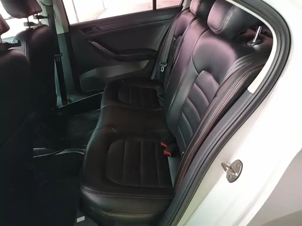 Volkswagen Jetta 2019 — фото 17