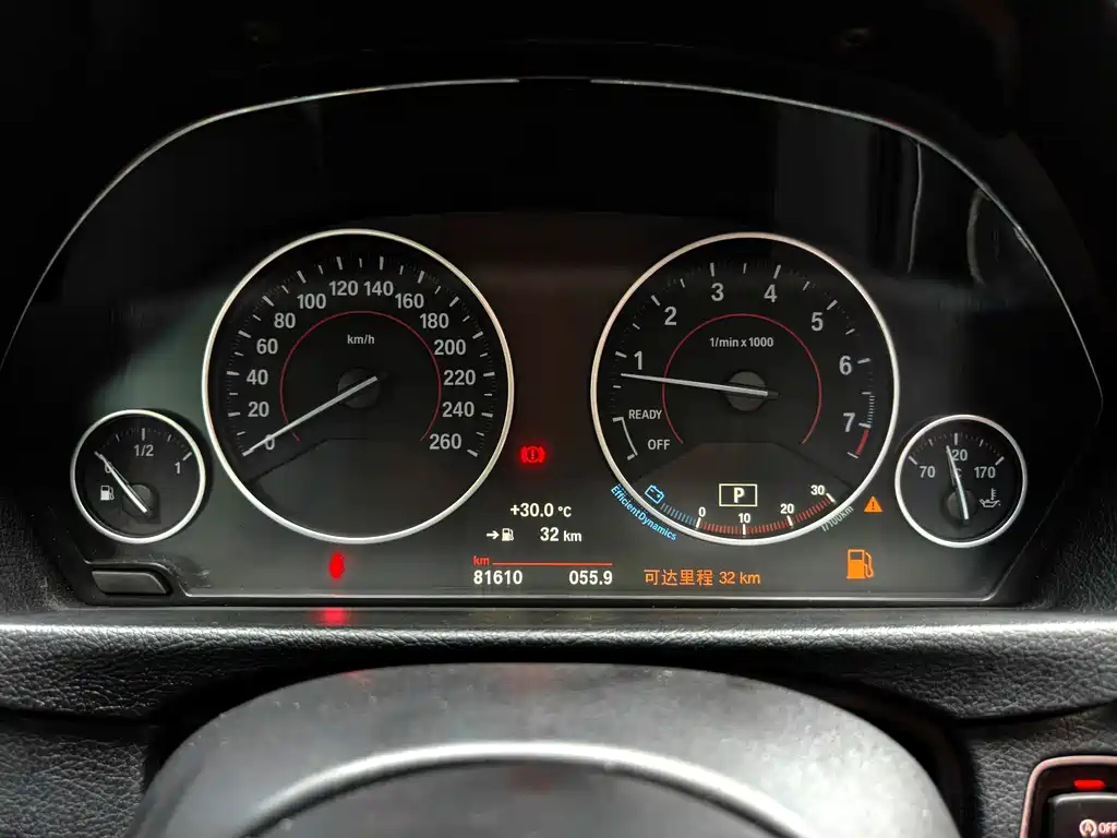 BMW 3 Series 2018 — фото 11