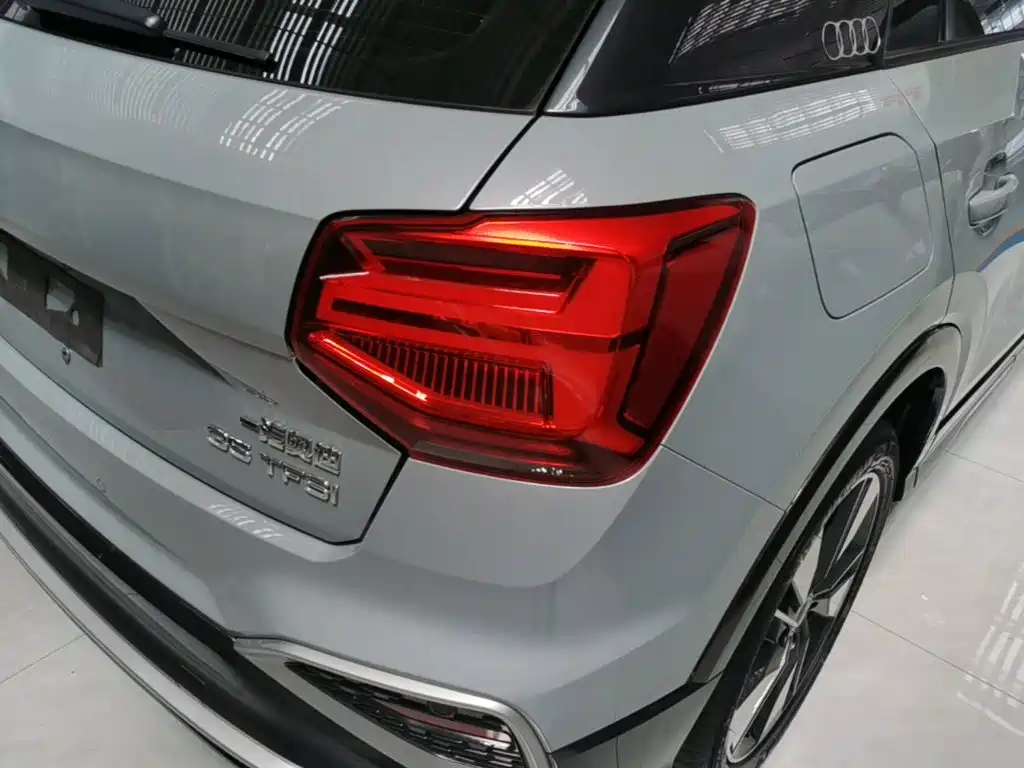 Audi Q2L 2023 — фото 8