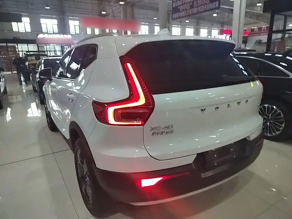 Volvo XC40 2022 — фото 23