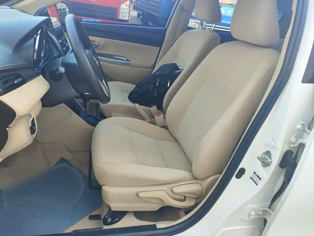 Toyota Yaris L 2015 — фото 15
