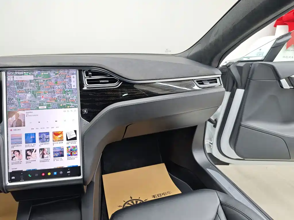 Tesla Model S 2017 — фото 18