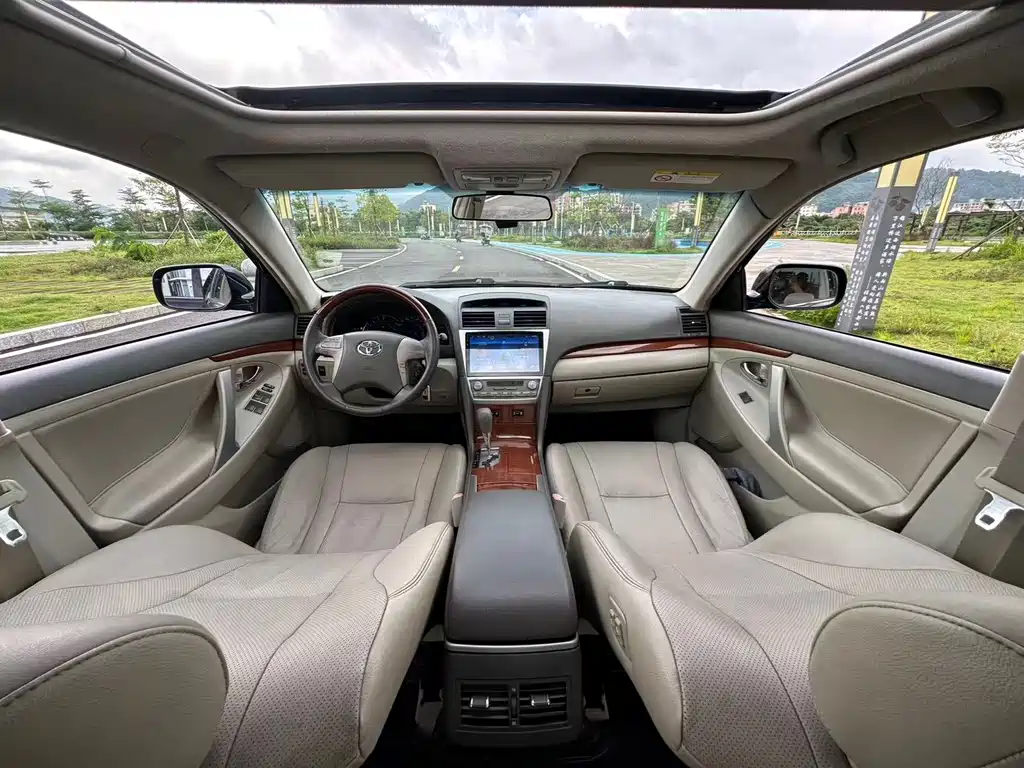 Toyota Camry 2015 — фото 25