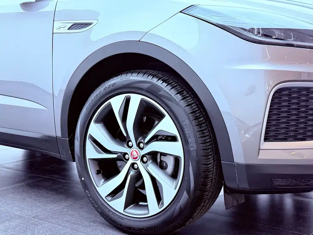 Jaguar E-PACE 2023 — фото 17