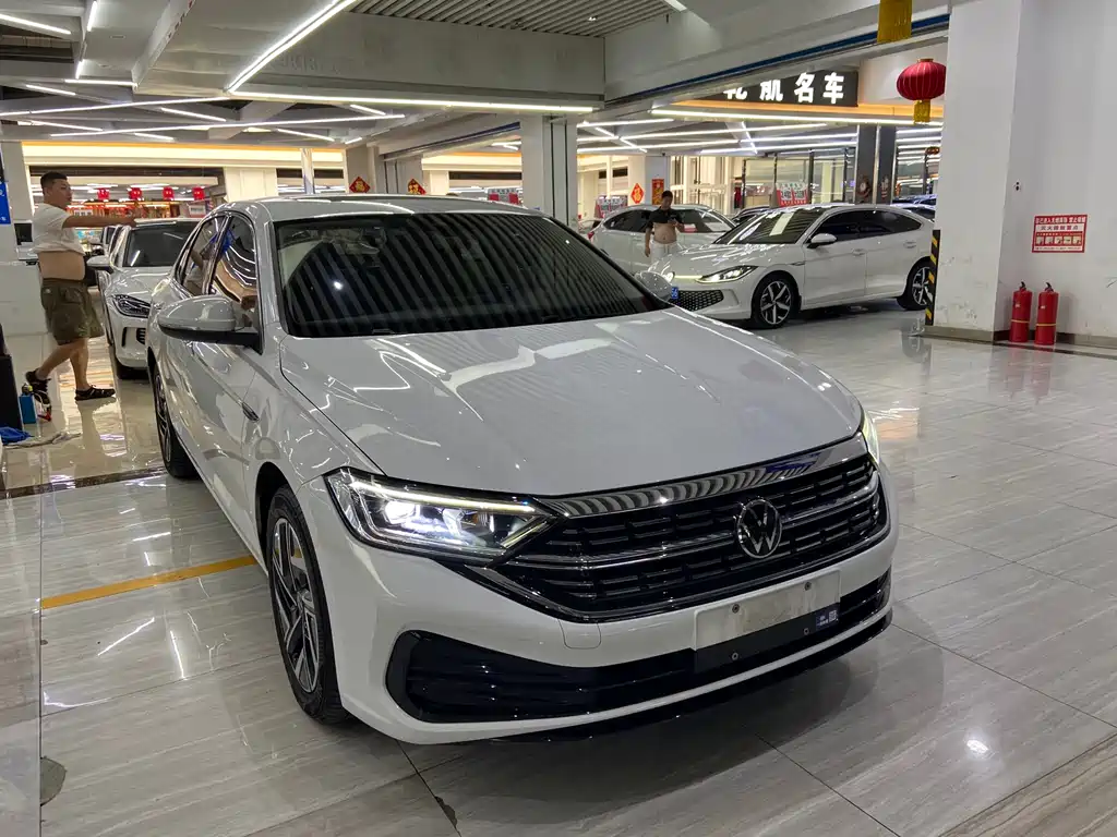 Volkswagen Sagitar 2022