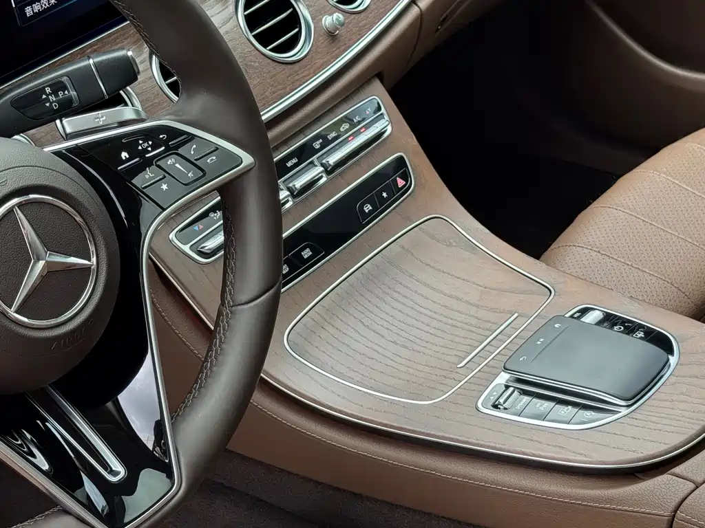 Mercedes-Benz E-Class 2022 — фото 16