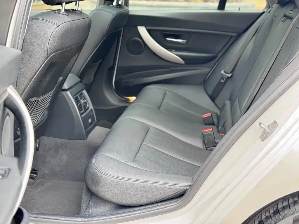 BMW 3 Series 2017 — фото 12