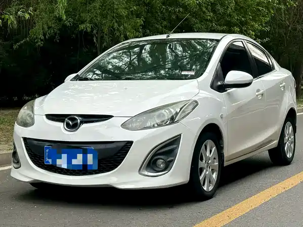 Mazda 2 2012