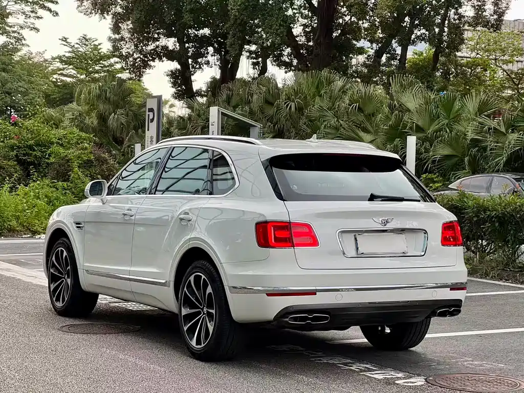 Bentley Bentayga 2020 — фото 15